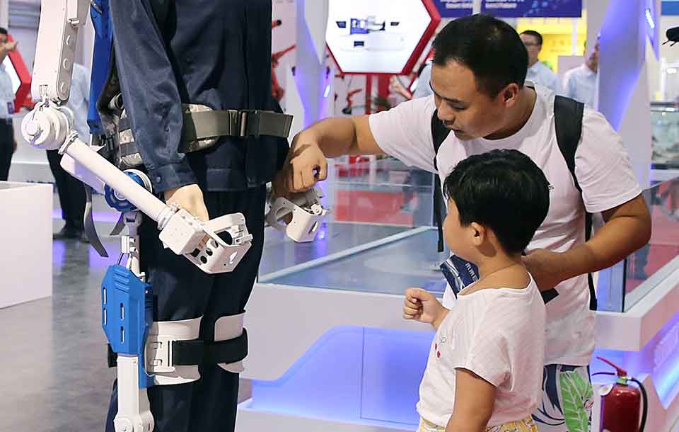 Un traje robótico alivia a soldados y repartidores