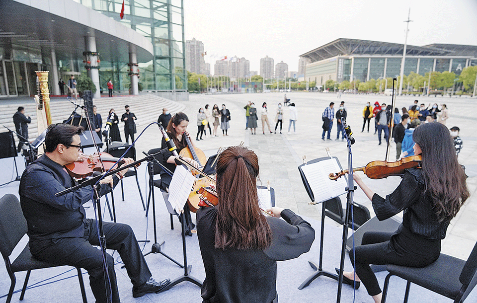 Las orquestas salen al encuentro de su público